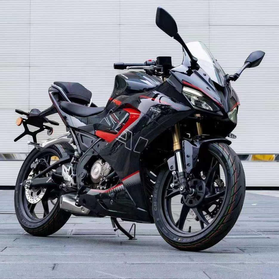 China Manufacturer MADEFOR Fastest Fashion 99KM/H 150CC Powerful Gas Racing Motorcycles Off Road Streetbike