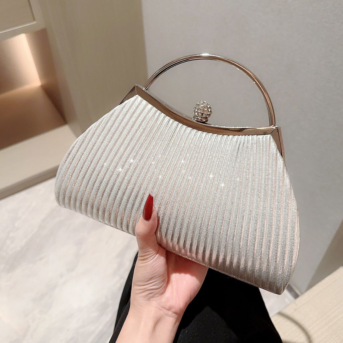 Ladies Party Wrinkle Clutch Bag Purses Champagne Dress Handbag Evening Dinner Clutch Handbags With Metal Handle For Women 