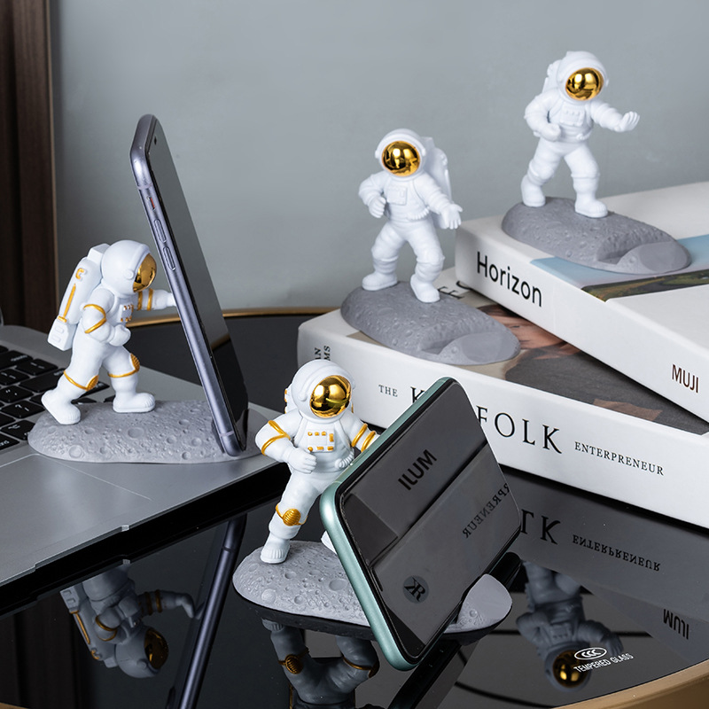 2024 New Models Mobile Phone Accessories Cute 3d Astronaut Phone Stand For All Iphone Spaceman Phone Holder 